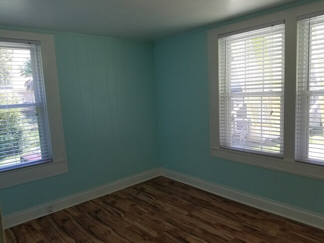 Dormitorio - 104 N Olive St