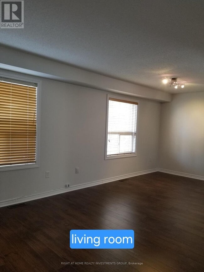 Photo du bâtiment - 38 Lang Dr