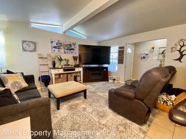 Building Photo - 3 br, 1 bath House - 5134 Village Lawn
