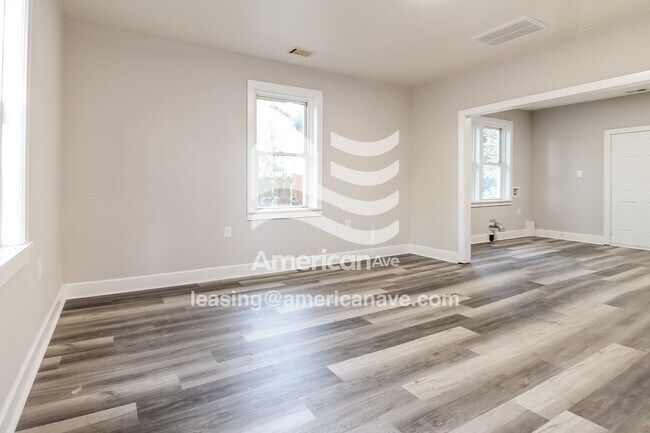 Foto del edificio - 295 Strickland Ave