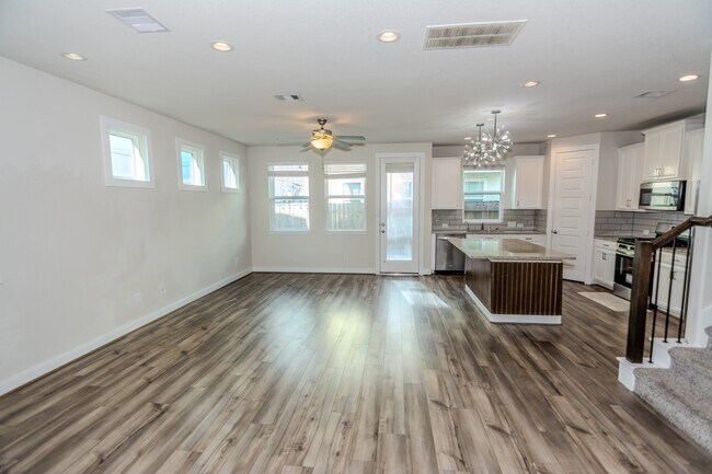 Building Photo - 4120 Split Ivy Dr