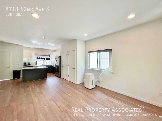 Building Photo - 3-Bedroom, 2-Bath Townhome Available! **La...