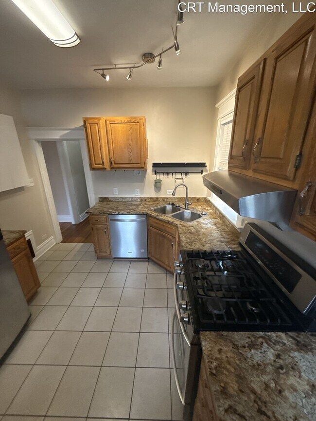 Foto del edificio - Historic Denver Square Duplex Available NOW!