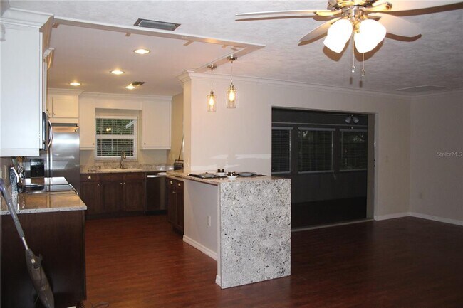 Foto del edificio - 3125 S Lockwood Ridge Rd