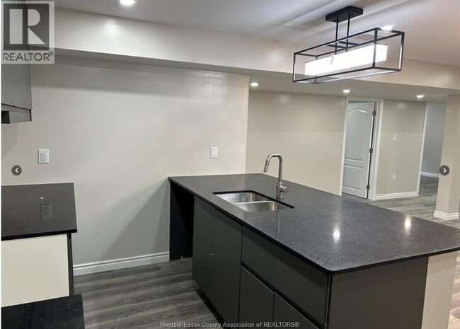 Photo du bâtiment - 1295 Tom Toth St