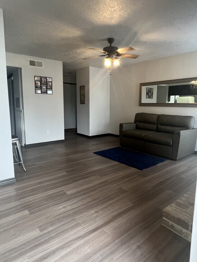Foto principal - 7600 Emmett F Lowry Expy