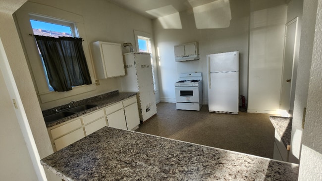 Building Photo - 815 G St