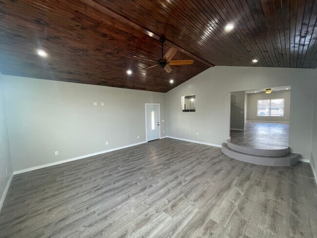 Building Photo - 130 Pinyon Ave