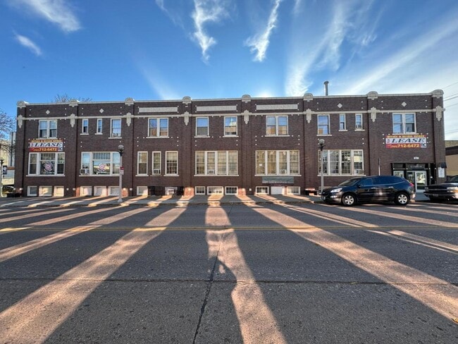 Building Photo - 311 E Thayer Ave