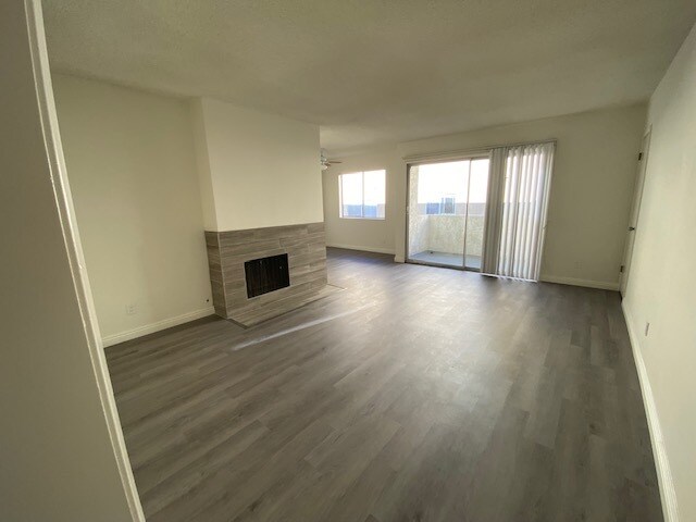 Foto del edificio - 12718 Mitchell Ave
