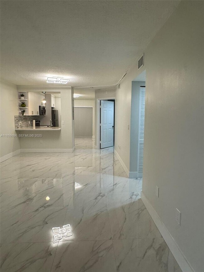 Foto del edificio - 7930 NW 7th St