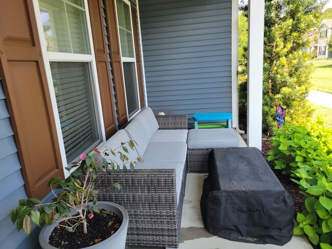 Building Photo - Beautiful 3BD/2.5BA 2 story condo in the Sherwood Lakes Neighborhood!