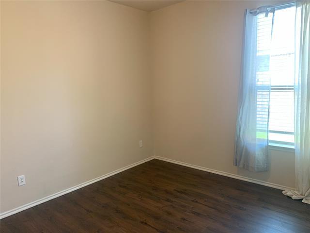 Building Photo - 940 Lake Grove Dr