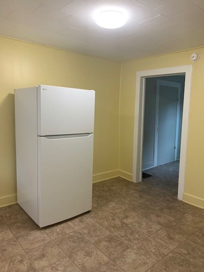 Building Photo - 303 Knitting Mill St