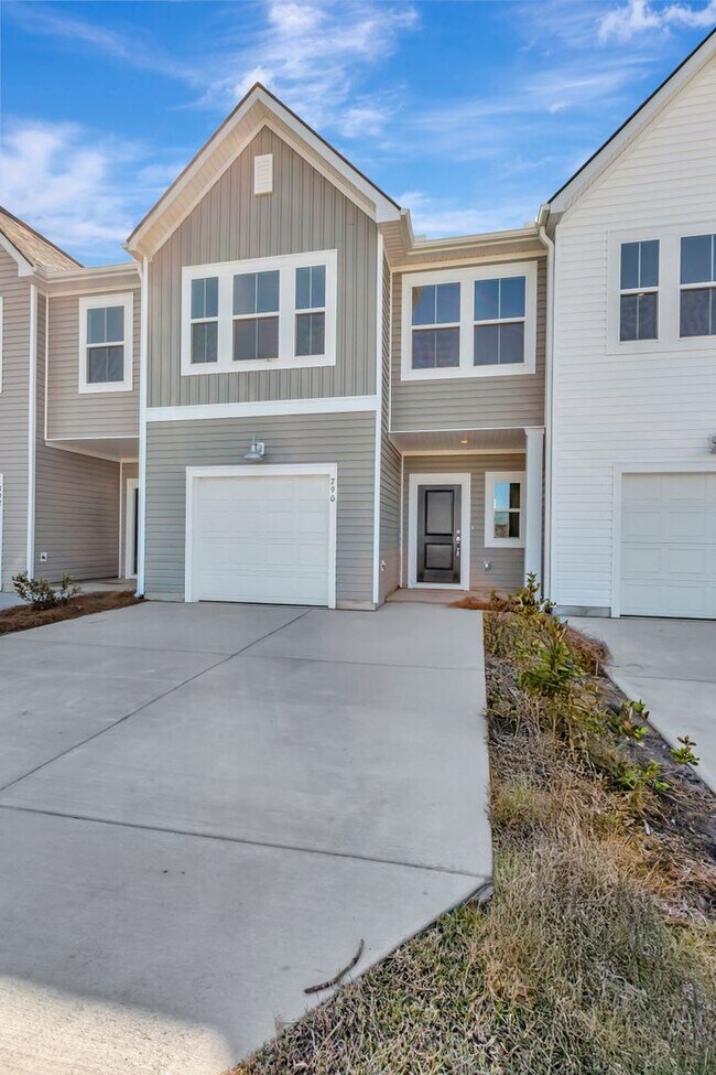 Foto del edificio - Modern Lowcountry Townhome in Cane Bay