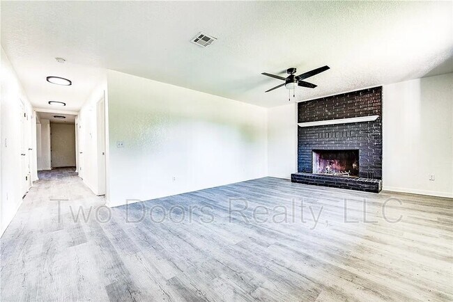 Foto del edificio - 1206 N Markwell Ave