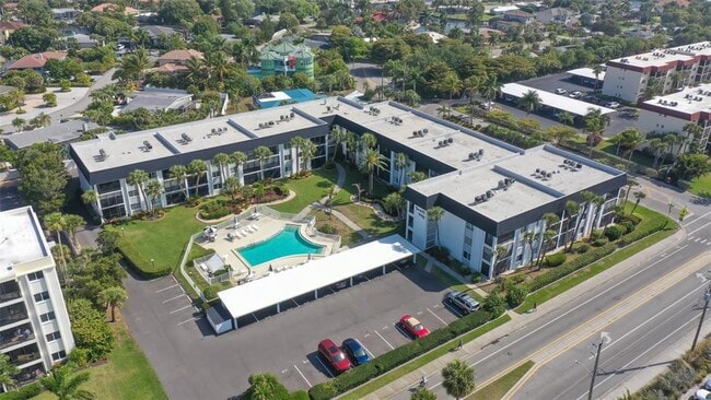Building Photo - 5600 Beach Way Dr