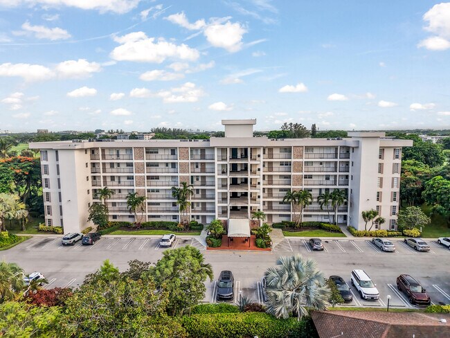 Foto del edificio - 3000 N Palm Aire Dr