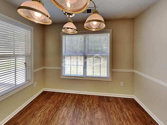 Building Photo - 661 Stonecrest Dr