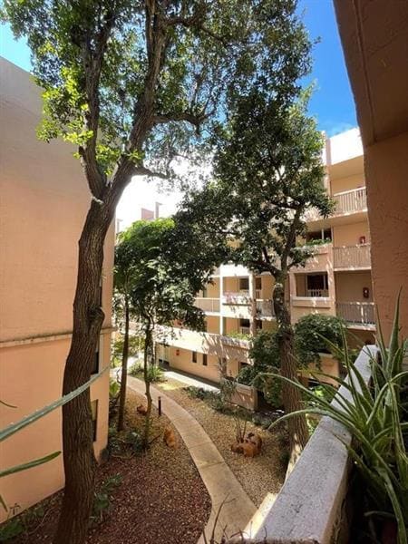 Foto del edificio - 6800 Cypress Rd