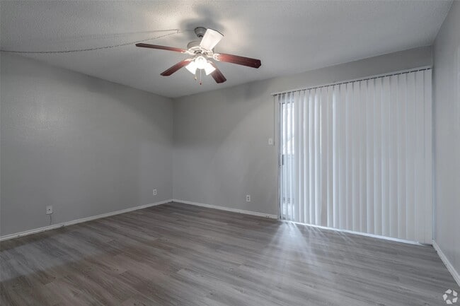 Foto del edificio - 7610 Cameron Rd