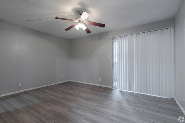 Foto del edificio - 7610 Cameron Rd