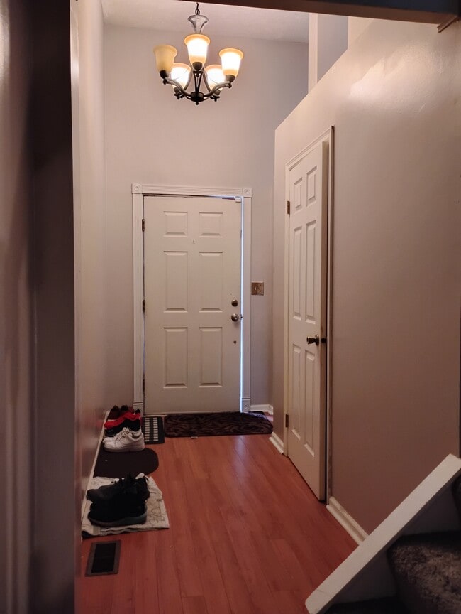 Building Photo - 5106 Empire Dr