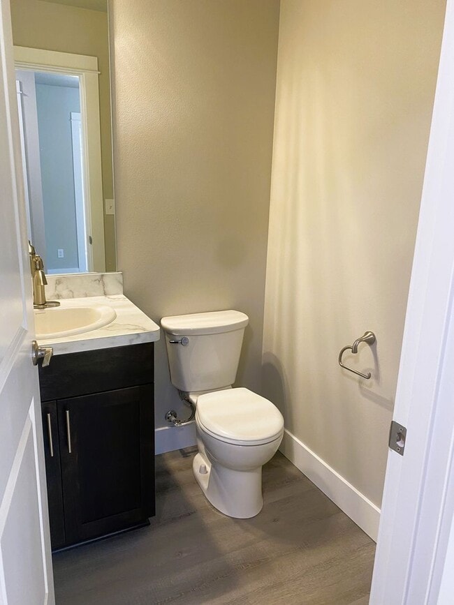 Building Photo - 242 NE College Dr