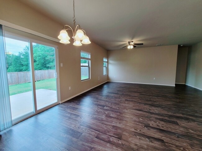 Building Photo - 5804 Deauville Street