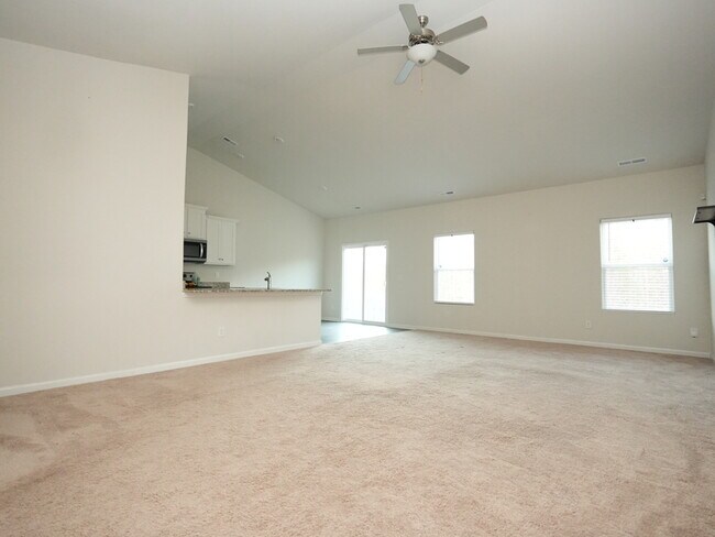 Building Photo - 2112 Lanza Dr