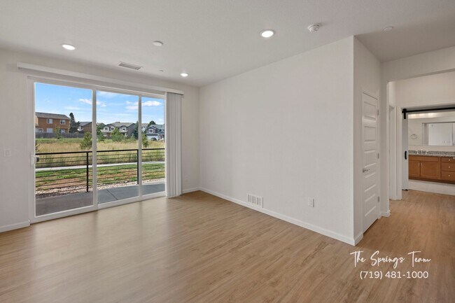Foto del edificio - MODERN LUXURY 2BD/2BA/2CAR CONDO in Briargate