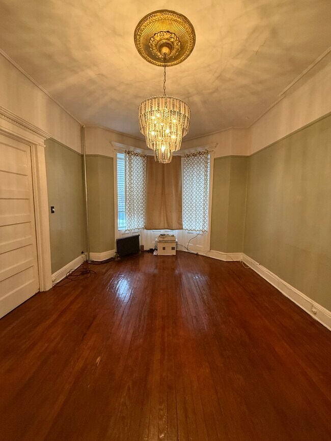 Sala de estar - 650 54th St