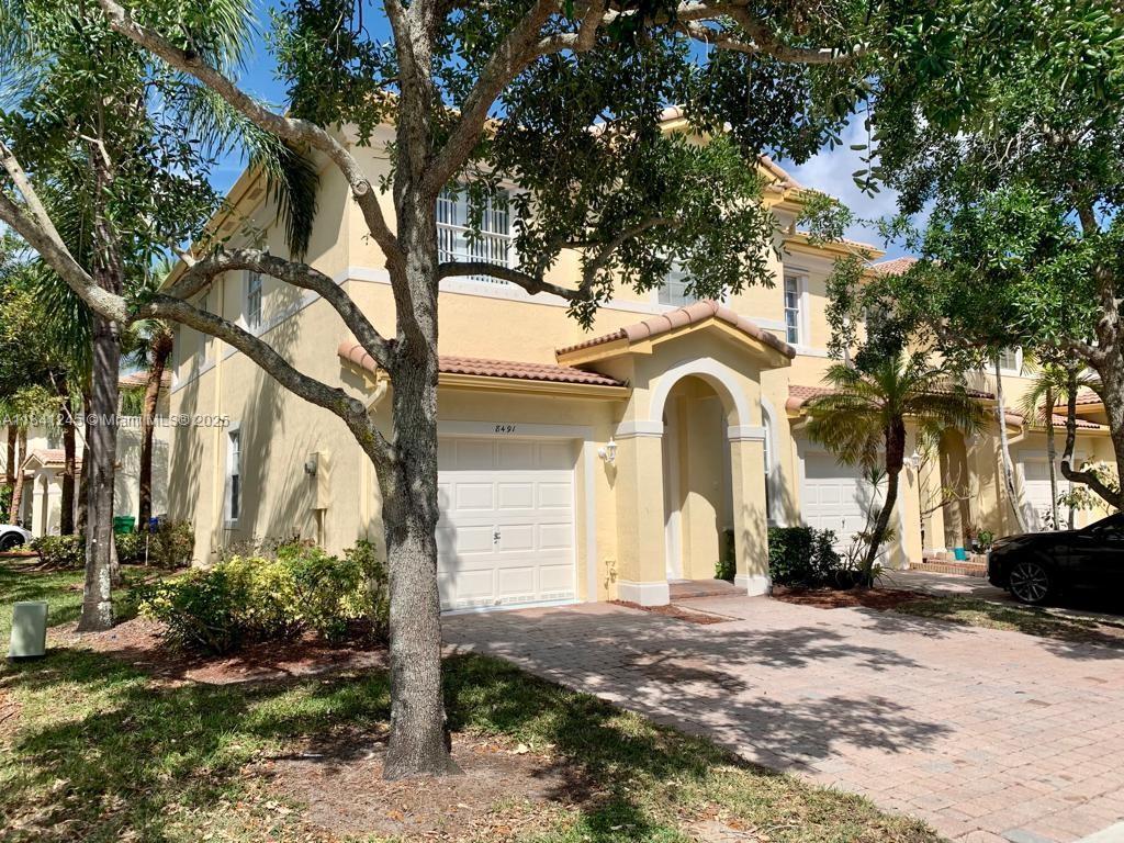 Foto principal - 8491 SW 27th St