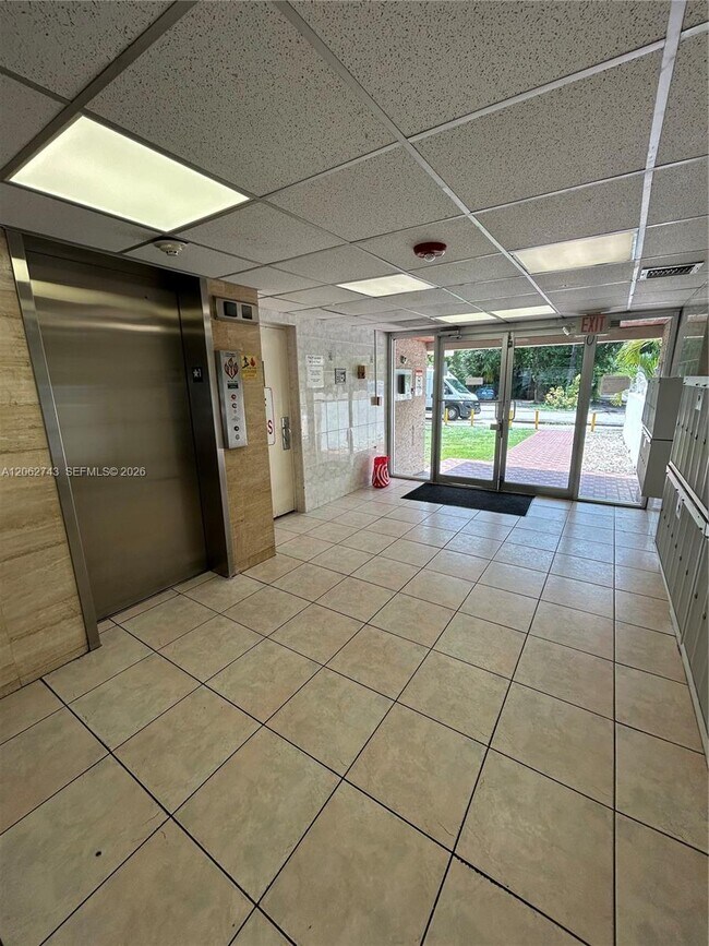 Foto del edificio - 1225 NE 124th St