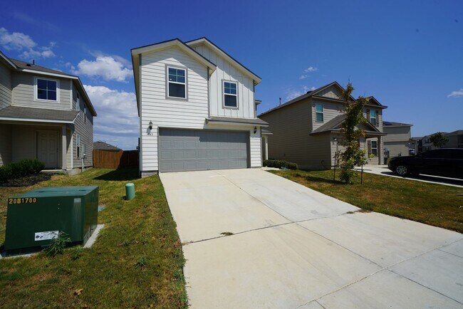Building Photo - Beautiful home now available. Realtor Comm...