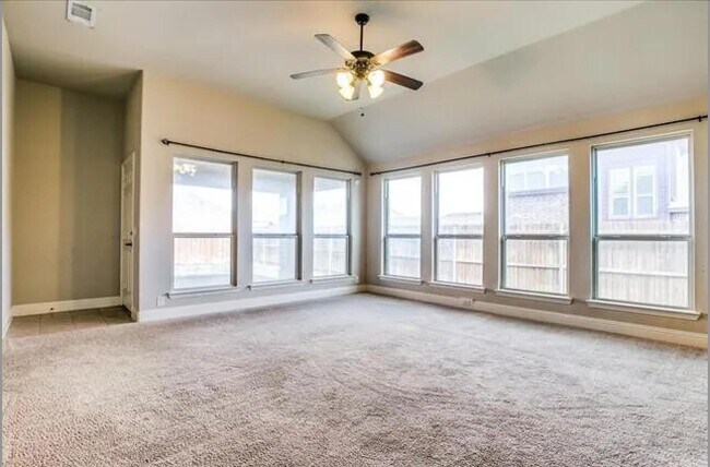 Foto del edificio - 6625 Thistle Wood Dr