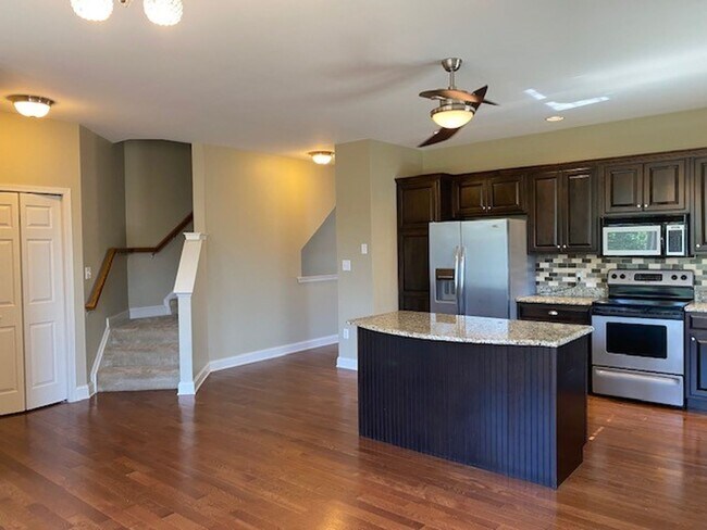 Building Photo - 3 Bedroom 3.5 Bath Town-Home For Rent In C...