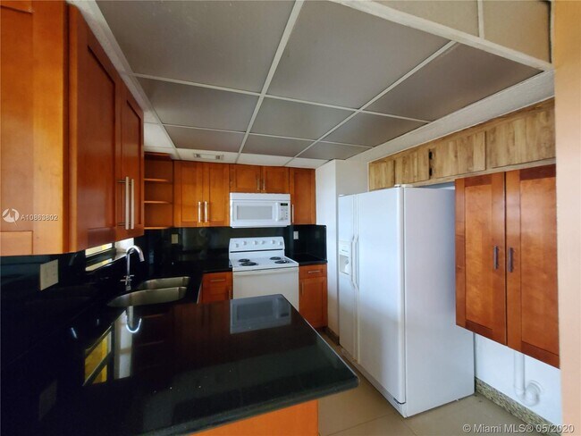 Foto del edificio - 1701 W 42nd Pl