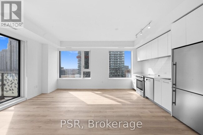 Building Photo - 101 Roehampton Ave