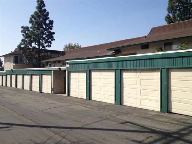 Building Photo - The Courtyard at Upland