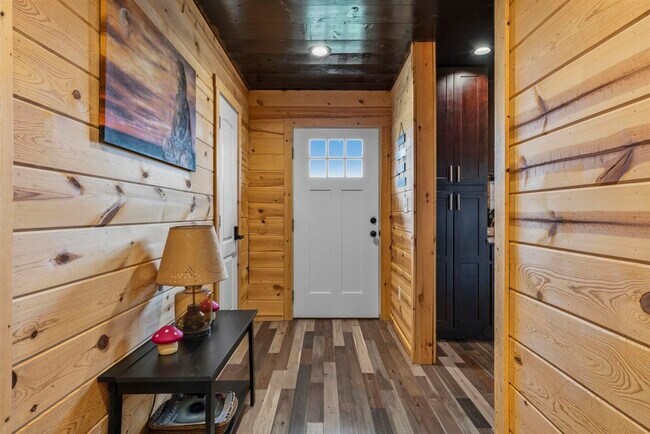 Foto del edificio - 10730 Barren River Rd