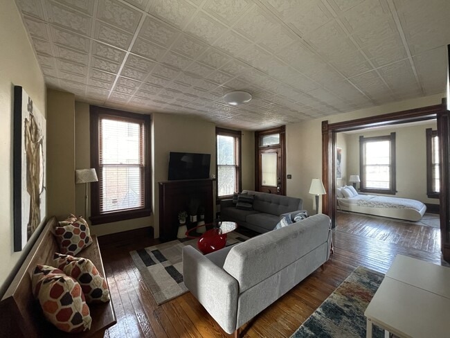 Building Photo - 19 W Frankfort St