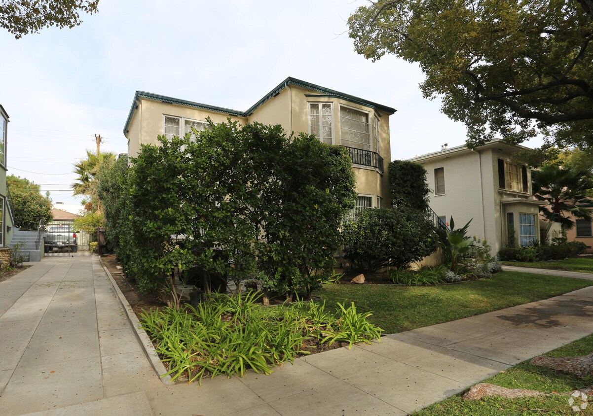 Building Photo - 811 E Doran St