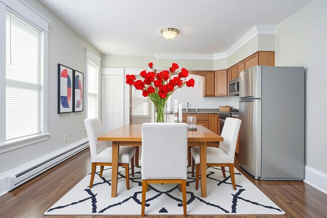 Blue House Manor | Elegante, con tecnología inteligente, vistas al parque, transitable a pie - 1211 Pine St