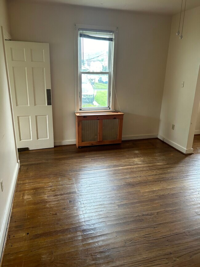 Building Photo - 310 Broad St