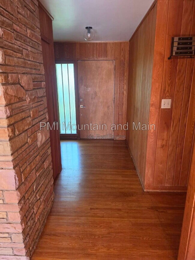 Building Photo - 99 Marlborough Rd