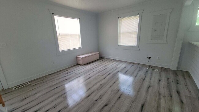 Foto del edificio - Charming 2-bedroom, 1-bath single-family home conveniently located in Nashville.