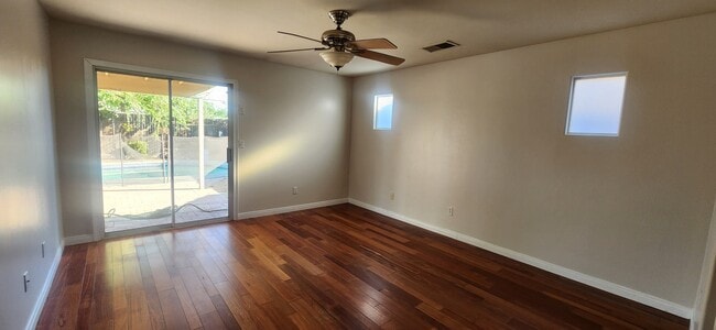 Building Photo - 9810 Manhattan Dr