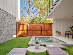 Building Photo - 3208 Govalle Ave