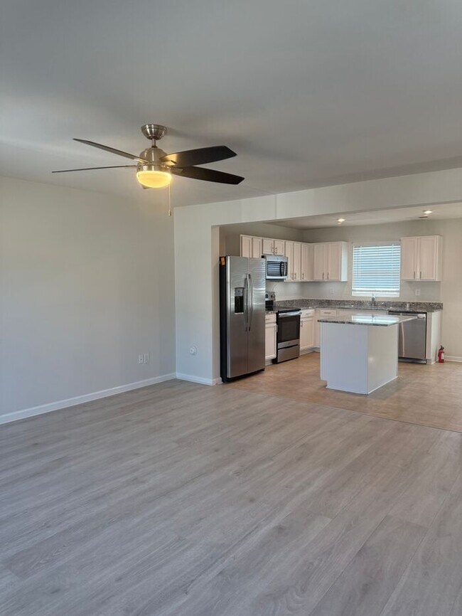 Foto del edificio - Newly Renovated 3BR Home in Prime Fort Mil...